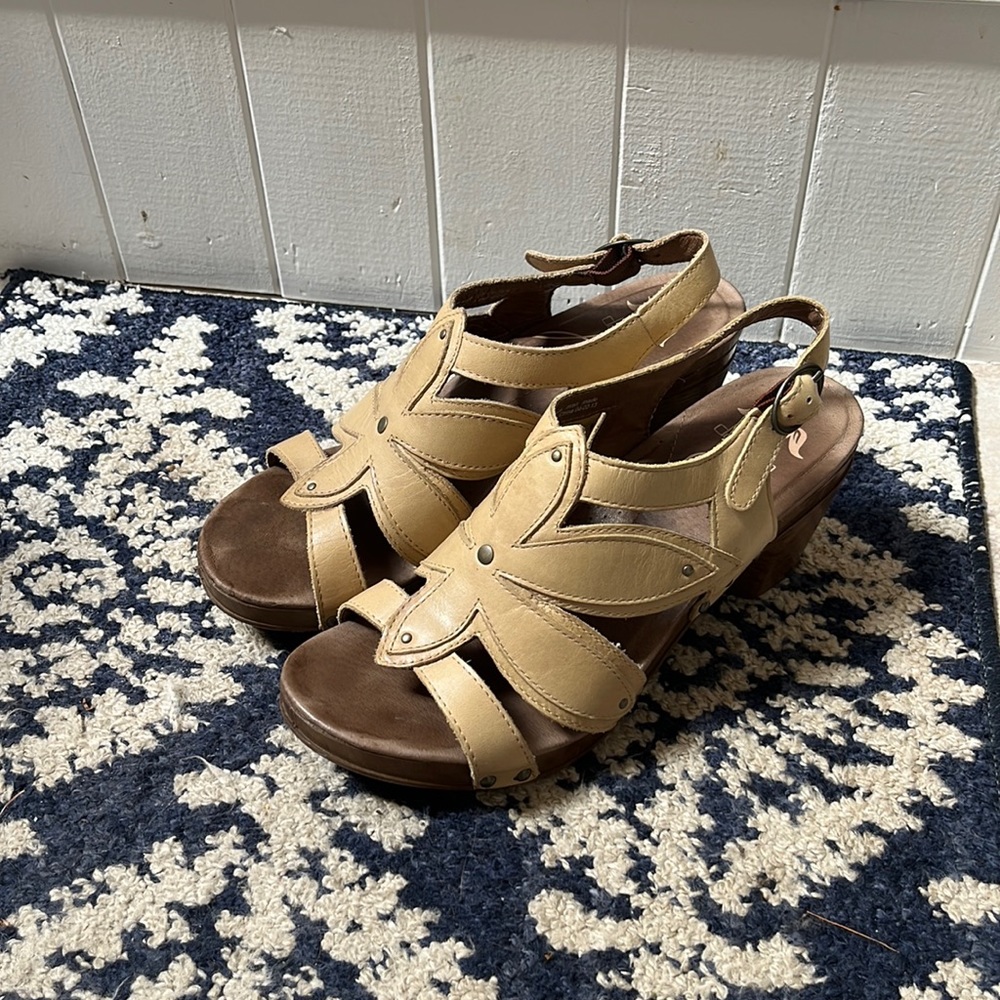Dansko Sandals Womens 39 Nina Slingback Yellow Leather Block Heel US 8.5
